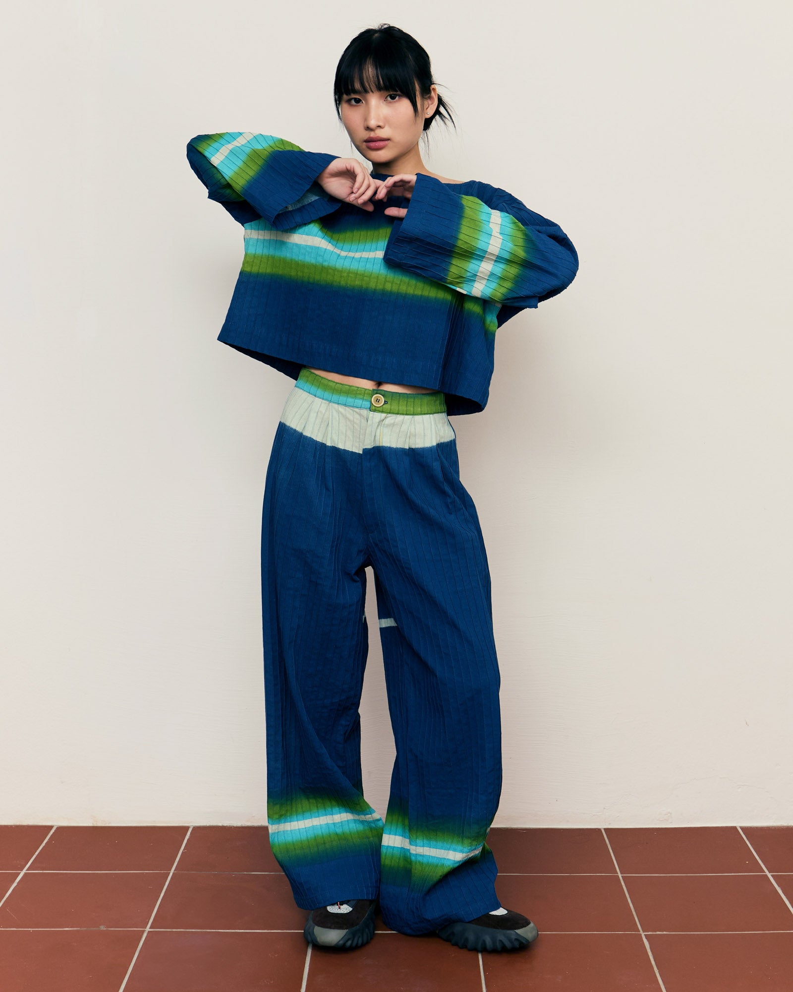 Blue Goes Green Long Sleeve Crop Top