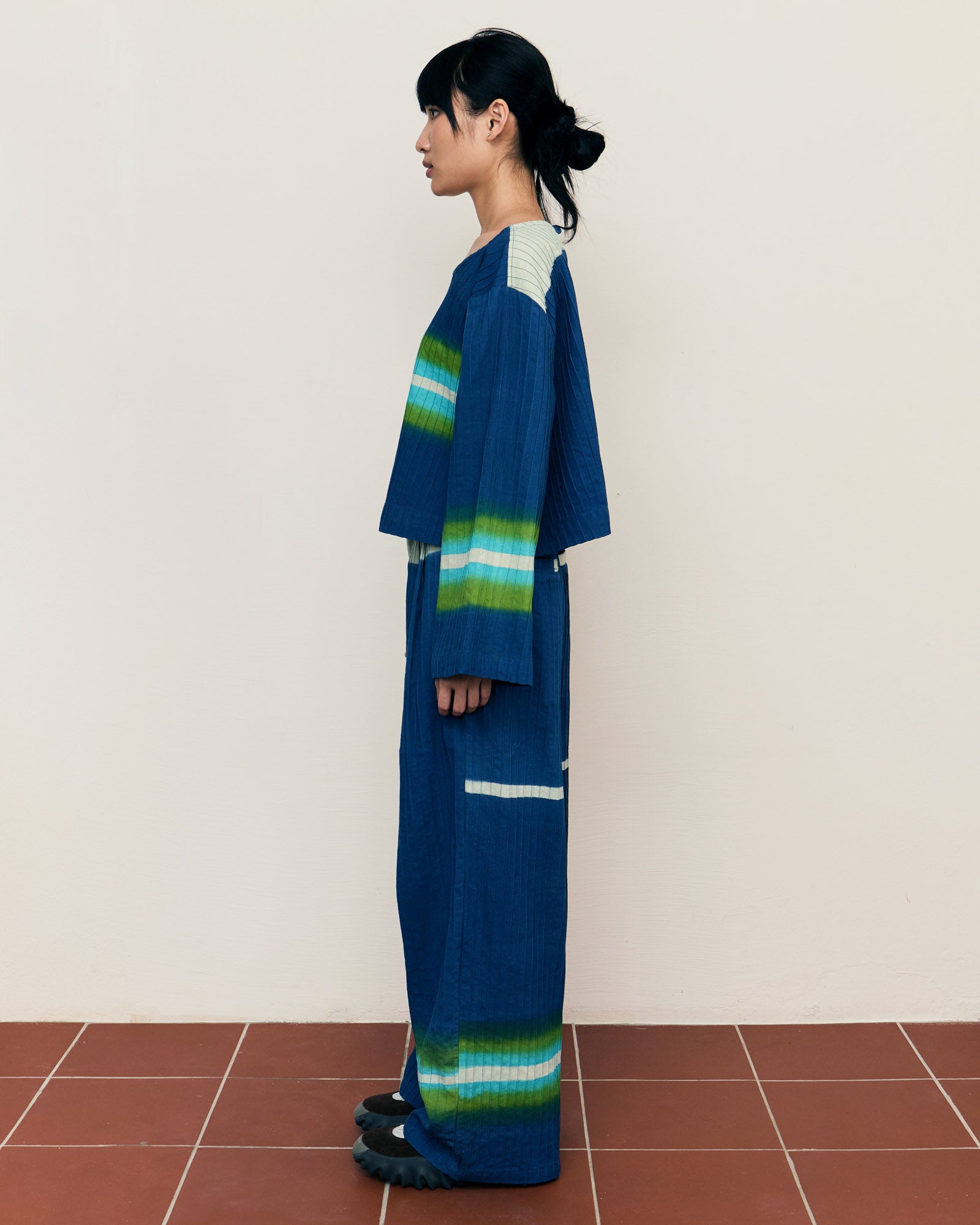 Blue Goes Green Long Sleeve Crop Top